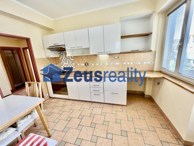2+1/2xkomora/2xbalkon/65m2/Vršovice/Lvovská/Praha 10/zařízen částečně