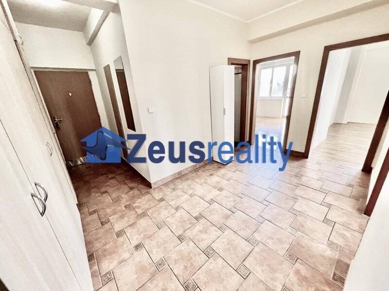 2+1/2xkomora/2xbalkon/65m2/Vršovice/Lvovská/Praha 10/zařízen částečně