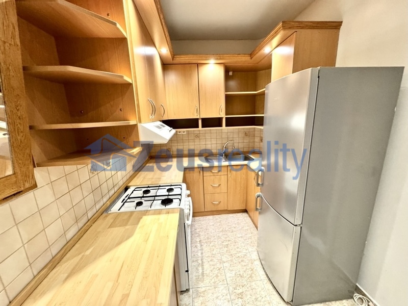 2+KK/52m2/sklep/Praha 9/Vysočany/Mlékárenská/po rekonstrukci/u metra/částečně zařízen/