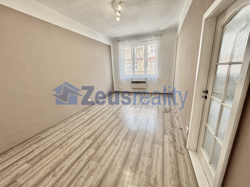 2+KK/52m2/sklep/Praha 9/Vysočany/Mlékárenská/po rekonstrukci/u metra/částečně zařízen/