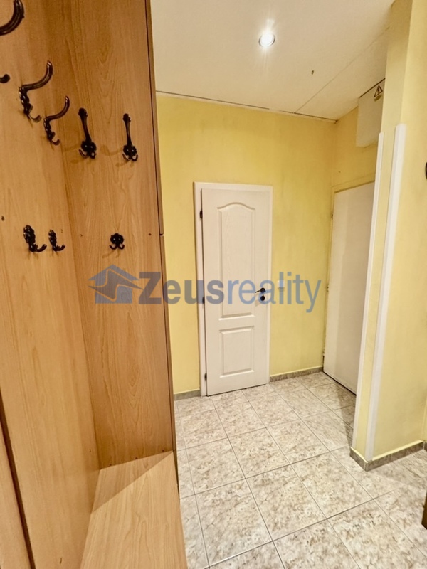 2+KK/52m2/sklep/Praha 9/Vysočany/Mlékárenská/po rekonstrukci/u metra/částečně zařízen/