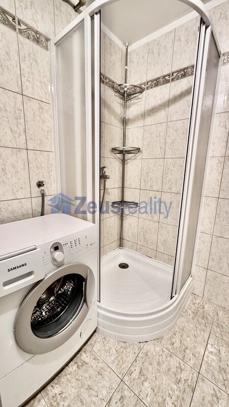 2+KK/52m2/sklep/Praha 9/Vysočany/Mlékárenská/po rekonstrukci/u metra/částečně zařízen/