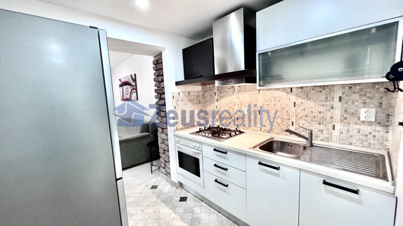 2+KK/40m2/terasa/Praha 5/ Smíchov/Plzeňská/zařízen/U METRA stanice Anděl/po rekonstrukci/zařízen