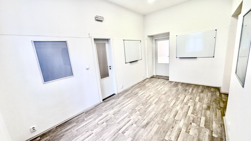 Kancelář/Obchod/75m2/ Praha 9 /Vysočany/Českomoravská/frekventovaná ulice/