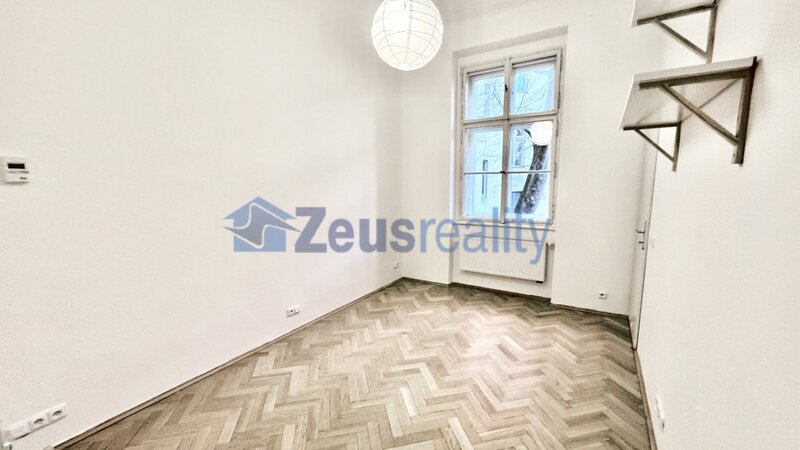 2+1/2xkoupelna/63m2/Budečská/Praha 2/Vinohrady/samostatné pokoje/po rekonstrukci/častečně vybaven/