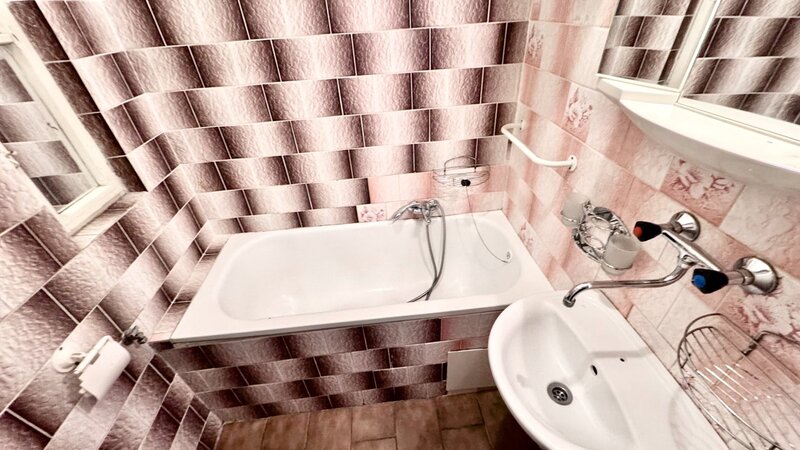 1+KK/26m2/Ronkova/Praha 8/částečně zařízen/