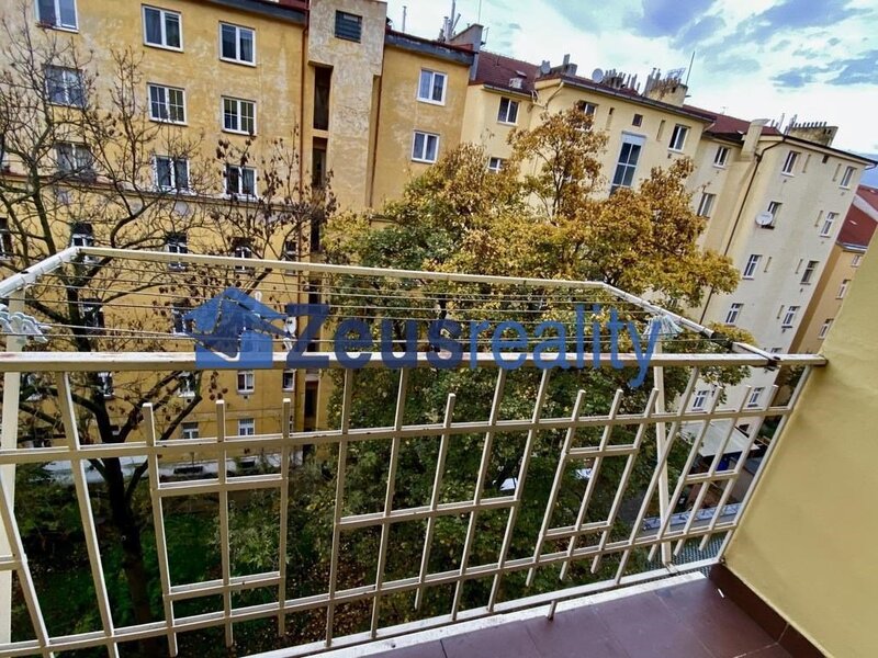 3+1/84m2/společný balkon/Lucemburská/Vinohrady/Praha 3/částečně zařízen /
