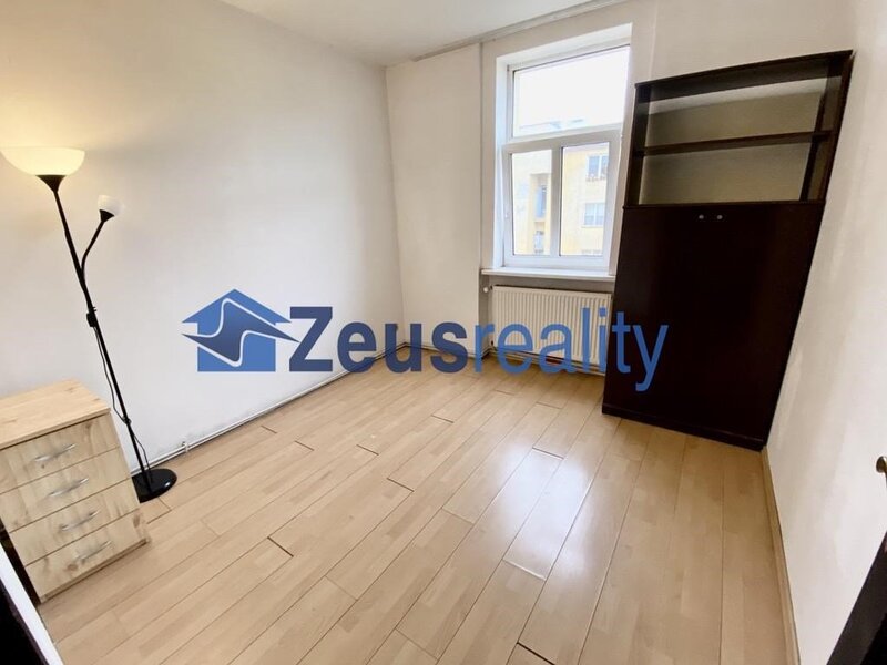 3+1/84m2/společný balkon/Lucemburská/Vinohrady/Praha 3/částečně zařízen /