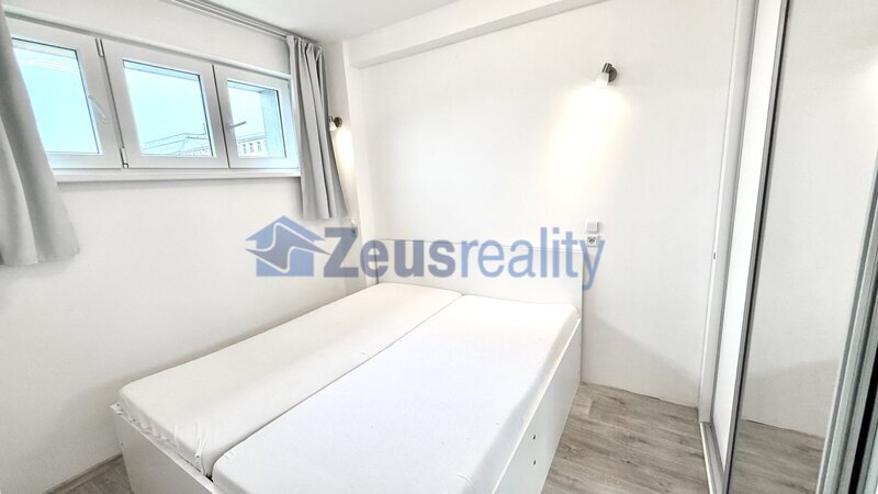 2+1/42m2/Praha 7/Holešovice/Osadní/po rekonstrukci/zařízen částečně/