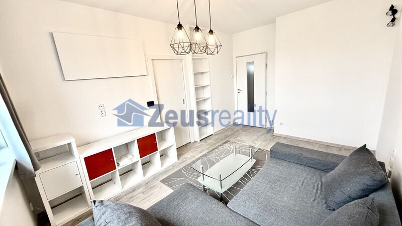 2+1/42m2/Praha 7/Holešovice/Osadní/po rekonstrukci/zařízen částečně/