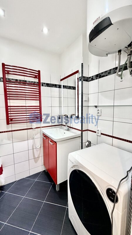 2+1/42m2/Praha 7/Holešovice/Osadní/po rekonstrukci/zařízen částečně/