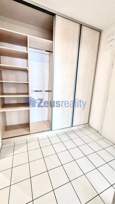 1+1/komora/50m2/Praha 4/Michle/Pelhřimovská/dva samostatné pokoje/po rekonstrukci/částečně zařízen/u metra