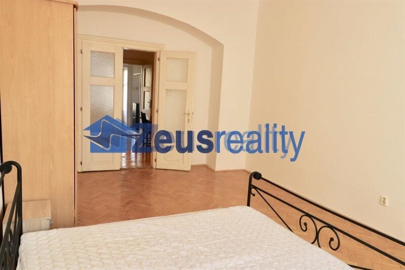 1+1/balkon/48m2/Lípová/Nové Město/Praha 2/zařízen/u metra a tramvaje