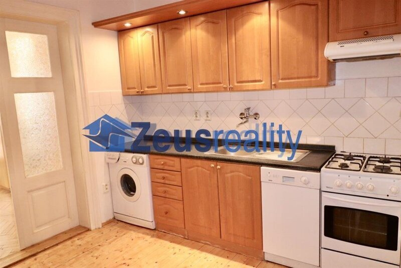 1+1/balkon/48m2/Lípová/Nové Město/Praha 2/zařízen/u metra a tramvaje