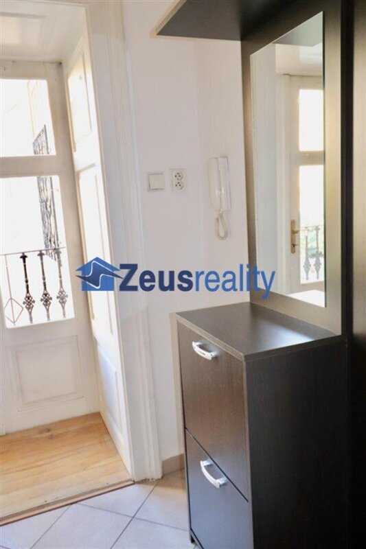 1+1/balkon/48m2/Lípová/Nové Město/Praha 2/zařízen/u metra a tramvaje