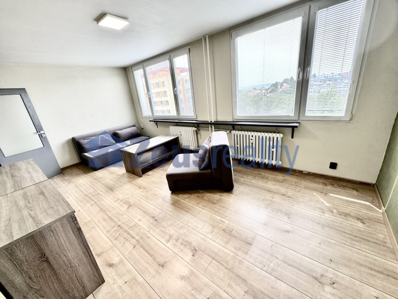 2+1/balkon/55m2/komora/Třeboradická/Praha 8/Kobylisy/vybaven