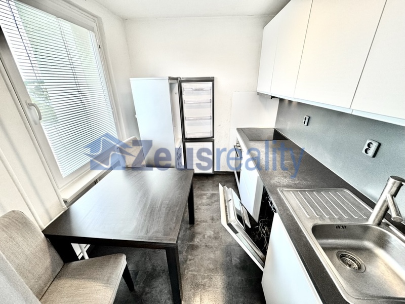 2+1/balkon/55m2/komora/Třeboradická/Praha 8/Kobylisy/vybaven