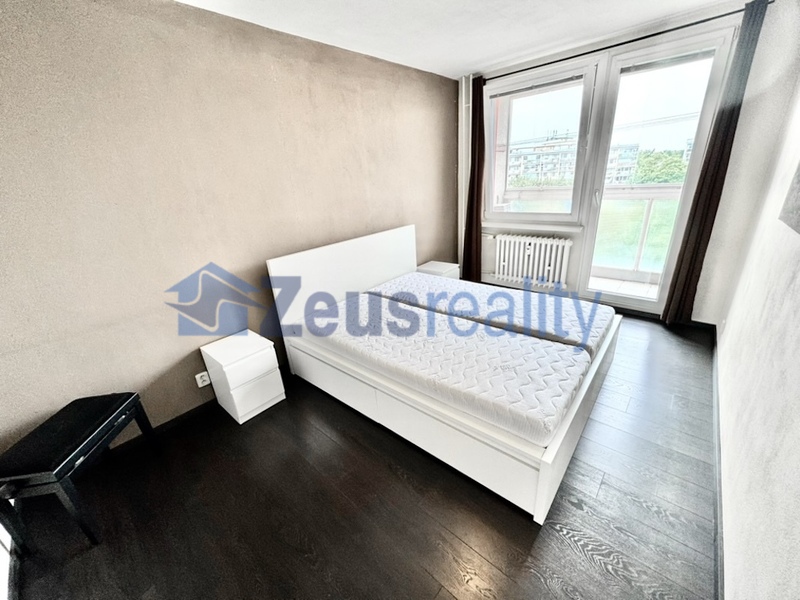 2+1/balkon/55m2/komora/Třeboradická/Praha 8/Kobylisy/vybaven