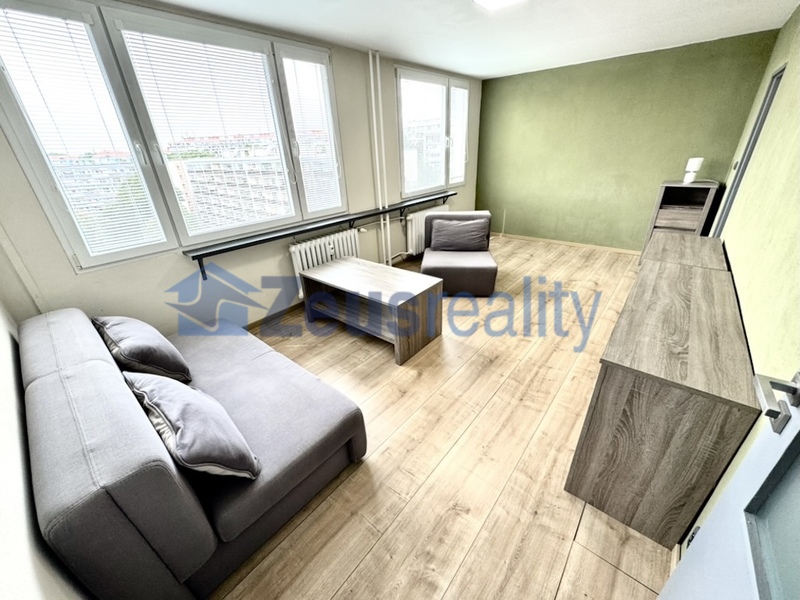 2+1/balkon/55m2/komora/Třeboradická/Praha 8/Kobylisy/vybaven