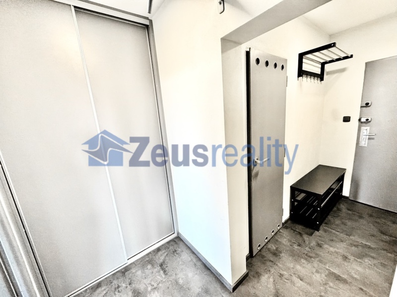 2+1/balkon/55m2/komora/Třeboradická/Praha 8/Kobylisy/vybaven