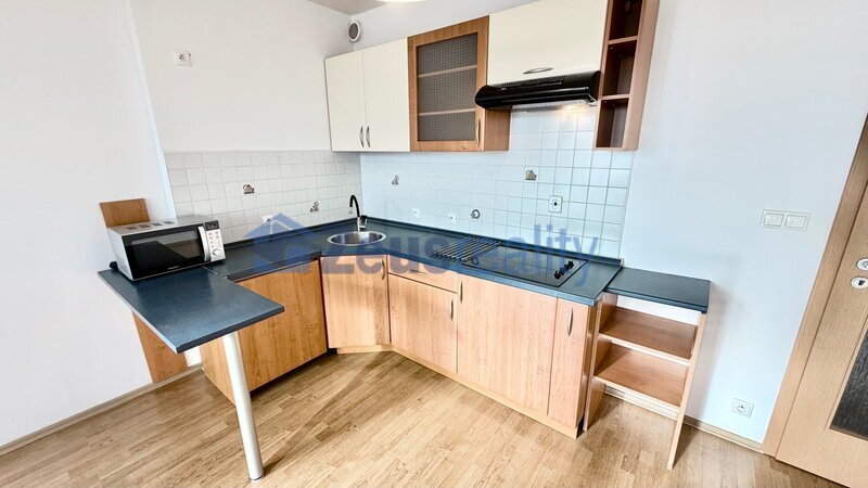1+kk/balkon/45m2/Praha 5/Stodůlky/Melodická/zařízen částečně/u metra/garážové