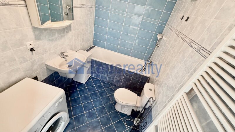1+kk/balkon/45m2/Praha 5/Stodůlky/Melodická/zařízen částečně/u metra/garážové