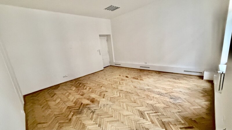 Kanceláře/1místnosti/27,83m2/Kaprova/Praha 1/Staré město/nezařízeno