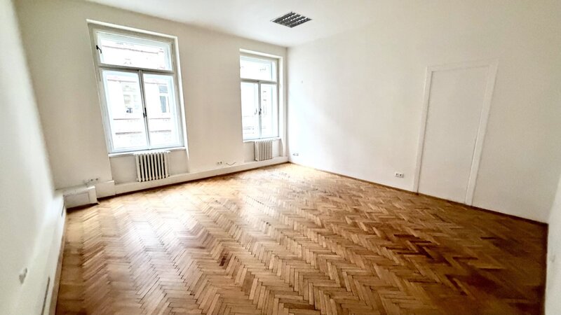 Kanceláře/1místnosti/27,83m2/Kaprova/Praha 1/Staré město/nezařízeno