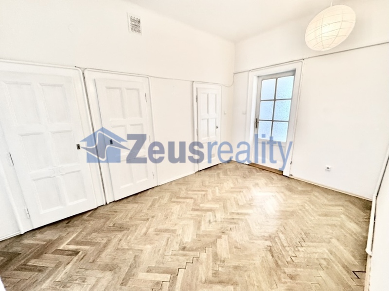 3+KK/81m2/balkon/Boleslavská/Vinohrady/Praha 3/nezařízen