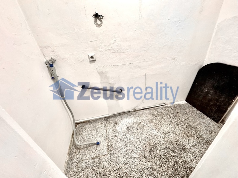 3+KK/81m2/balkon/Boleslavská/Vinohrady/Praha 3/nezařízen
