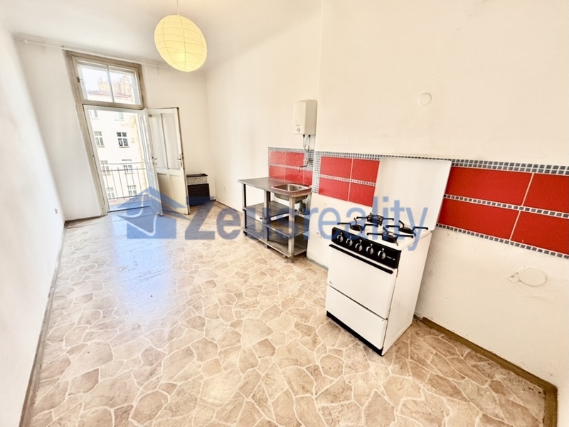 3+KK/81m2/balkon/Boleslavská/Vinohrady/Praha 3/nezařízen