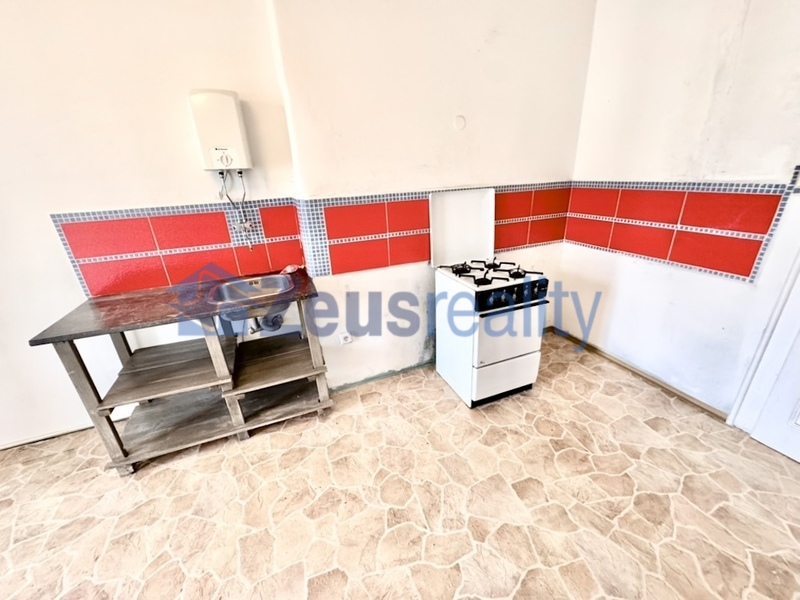 3+KK/81m2/balkon/Boleslavská/Vinohrady/Praha 3/nezařízen
