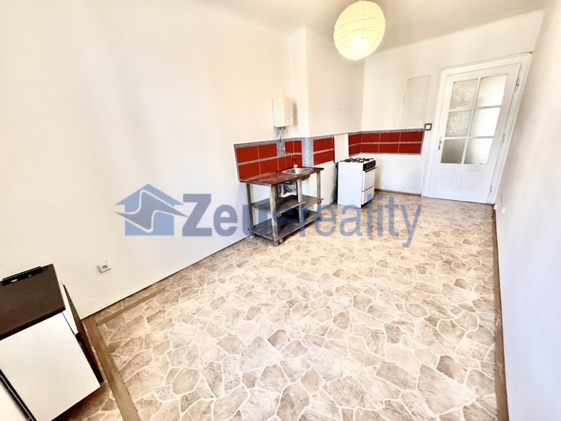 3+KK/81m2/balkon/Boleslavská/Vinohrady/Praha 3/nezařízen