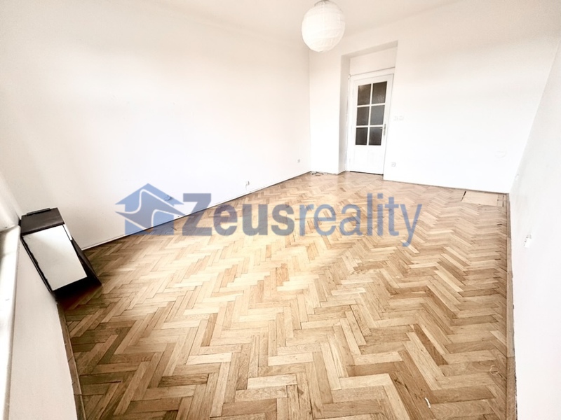 3+KK/81m2/balkon/Boleslavská/Vinohrady/Praha 3/nezařízen