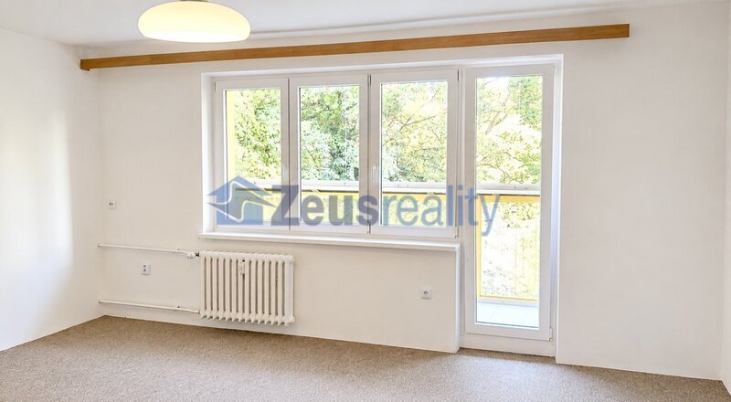 4+KK/lodžie/80m2/Praha 4/Svojšovická/Záběhlice/samostatné pokoje/po rekonstrukci/část. zařízen