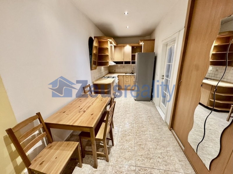 2+KK/52m2/sklep/Praha 9/Vysočany/Mlékárenská/po rekonstrukci/u metra/částečně zařízen/