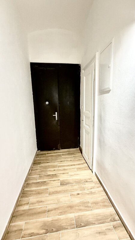 2+1/75m2/společný balkon/ Praha1/Staré Město/U milosrdných/částečně zařízen