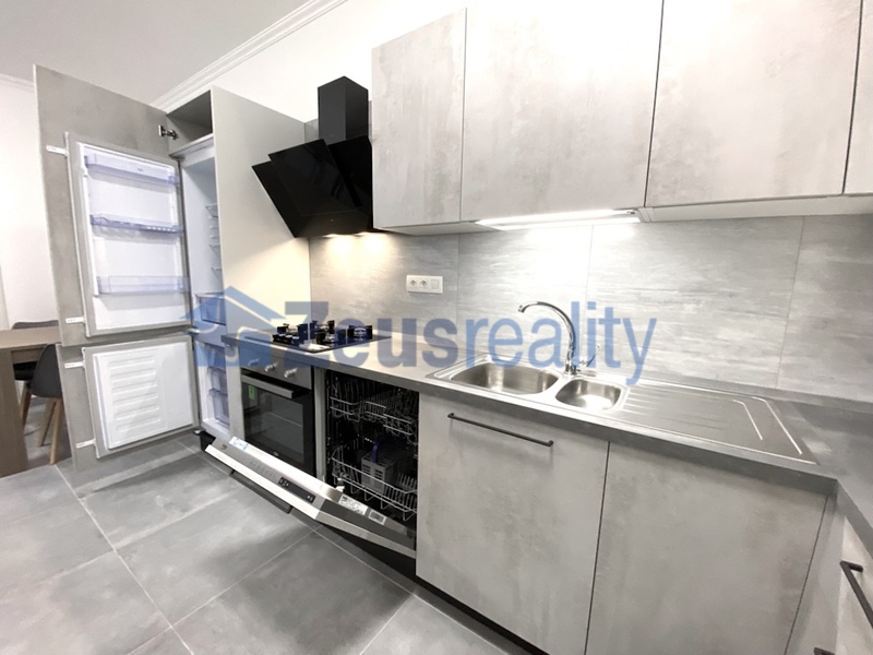 3+KK/46m2/společný balkon/Plzeňská/Praha 5/Smíchov/zařízen komplet