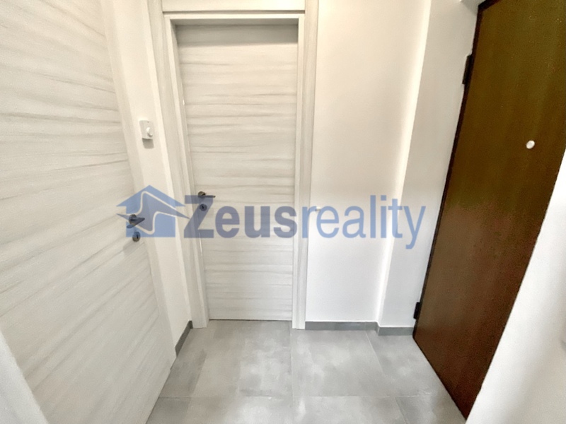 3+KK/46m2/společný balkon/Plzeňská/Praha 5/Smíchov/zařízen komplet