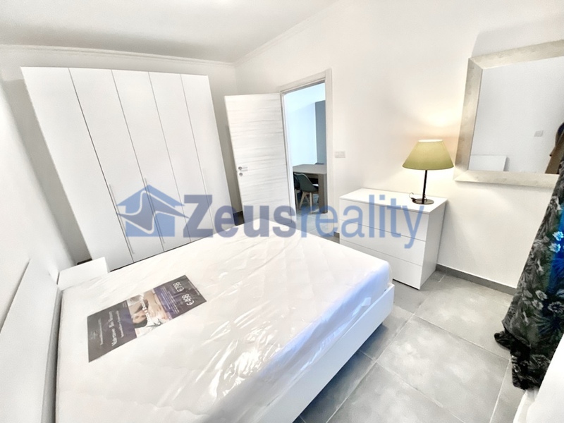 3+KK/46m2/společný balkon/Plzeňská/Praha 5/Smíchov/zařízen komplet