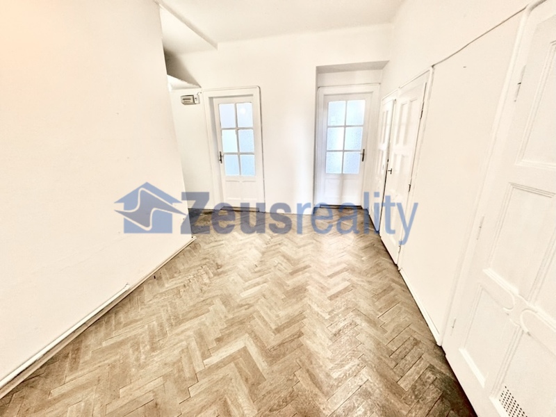 3+KK/81m2/balkon/Boleslavská/Vinohrady/Praha 3/nezařízen