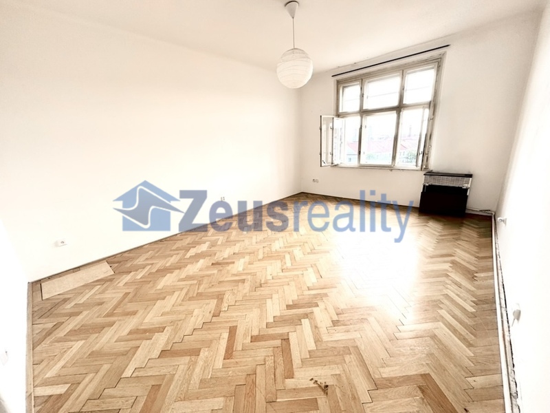 3+KK/81m2/balkon/Boleslavská/Vinohrady/Praha 3/nezařízen