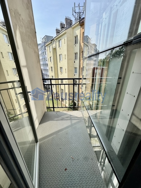 2+1/52m2/sklep/Praha 9/Vysočany/Mlékárenská/po rekonstrukci/u metra/částečně zařízen/