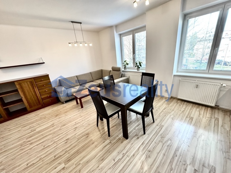 1+1/balkon/64m2//Praha 3 /Žižkov/Spojovací/zařízen/samostatné pokoje/
