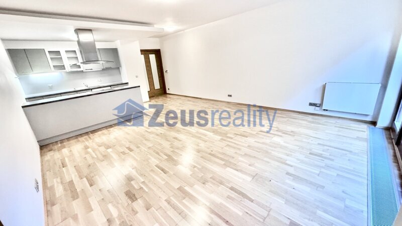 3+KK/84m2/terasa s předzahrádkou 45m2/parkovací stání/Praha 5/Smíchov/Na Popelce/částečně zařízen/
