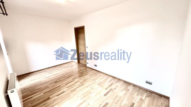 3+KK/84m2/terasa s předzahrádkou 45m2/parkovací stání/Praha 5/Smíchov/Na Popelce/částečně zařízen/