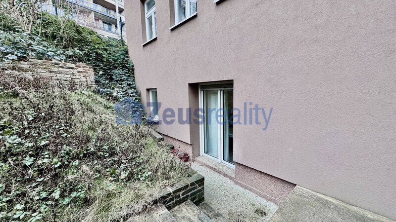 2+KK/41m2/terasa/Praha 5/ Smíchov/Plzeňská/zařízen/U METRA stanice Anděl/po rekonstrukci/zařízen