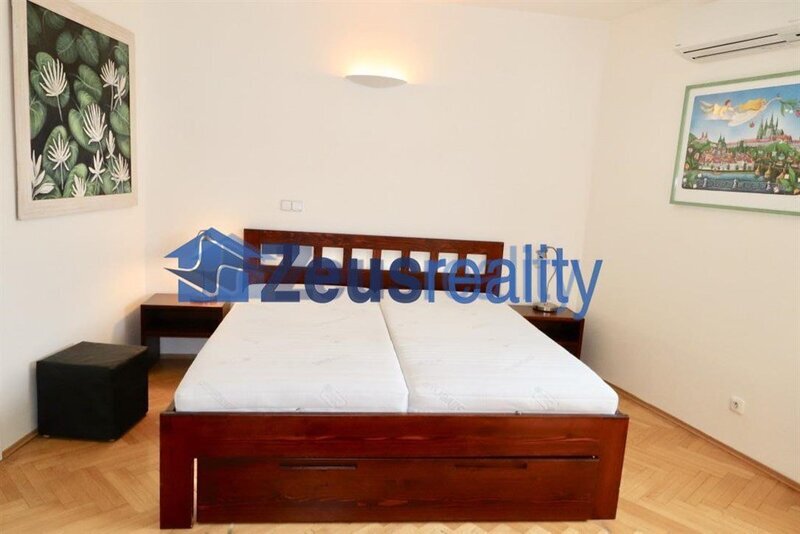 1+1/šatna/balkon/88m2/Břevnov/8.listopadu/Praha 6/garážového stání/zařízen komplet/novostavba