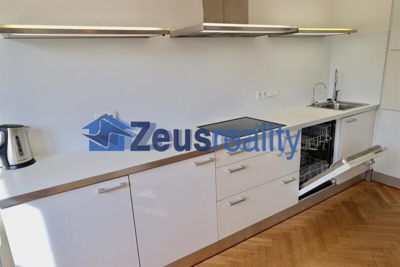 1+1/šatna/balkon/88m2/Břevnov/8.listopadu/Praha 6/garážového stání/zařízen komplet/novostavba