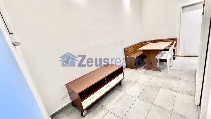 2+kk/42m2/Praha 5 Smíchov/Plzeňská/luxusní/u metra/po rekonstrukci/zařízen komplet